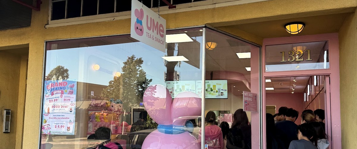UMe Tea storefront at 1321 Park St with a giant pink bunny in the window and a line inside